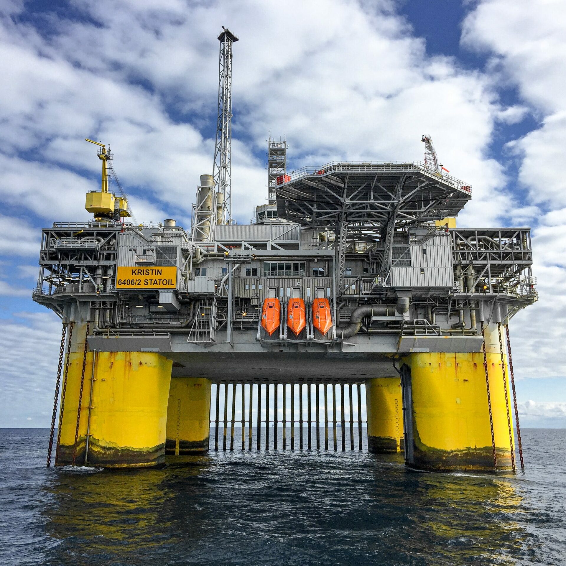 Panoramic view of an offshore platform surrounded by the vast expanse of the sea, showcasing the infrastructure and operations in the offshore industry.